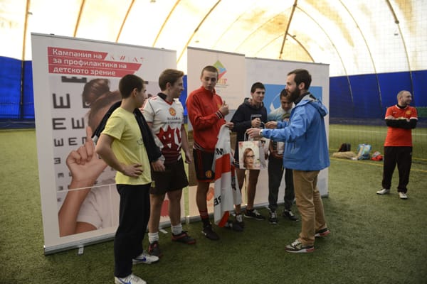 КАМПАНИЯТА НА KWIAT ПРИКЛЮЧИ С БЛАГОТВОРИТЕЛЕН МАЧ И ОЧЕН СКРИНИНГ НА ДЕЦА ОТ ПРИЕМНИ СЕМЕЙСТВА